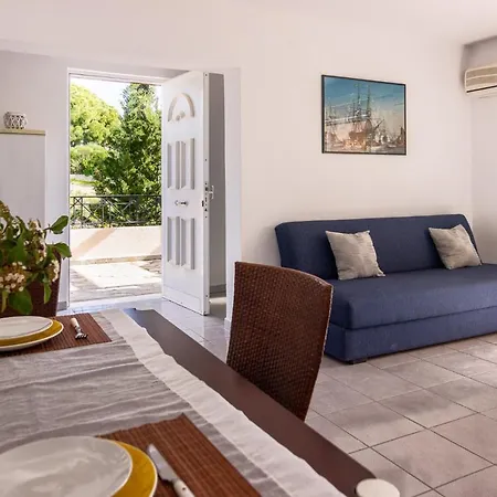 Maison With Near To The Apartment