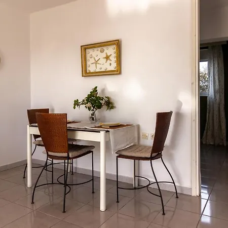 Maison With Near To The Apartment